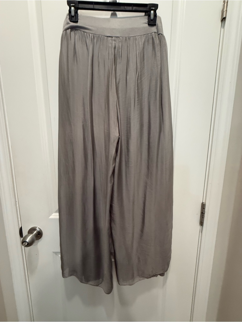 Belle France wide leg Silky Pants in Light Gray - Picture 4 of 12
